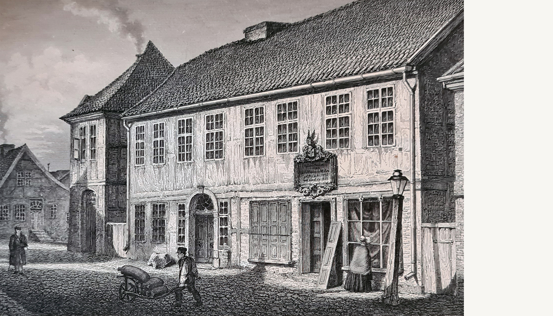 KI generiert: Das Bild zeigt eine Straßenansicht mit alten Fachwerkhäusern, in der einige Menschen ihren alltäglichen Aufgaben nachgehen. Der Schwerpunkt liegt auf der detaillierten Architektur und dem historischen Ambiente der Szene.