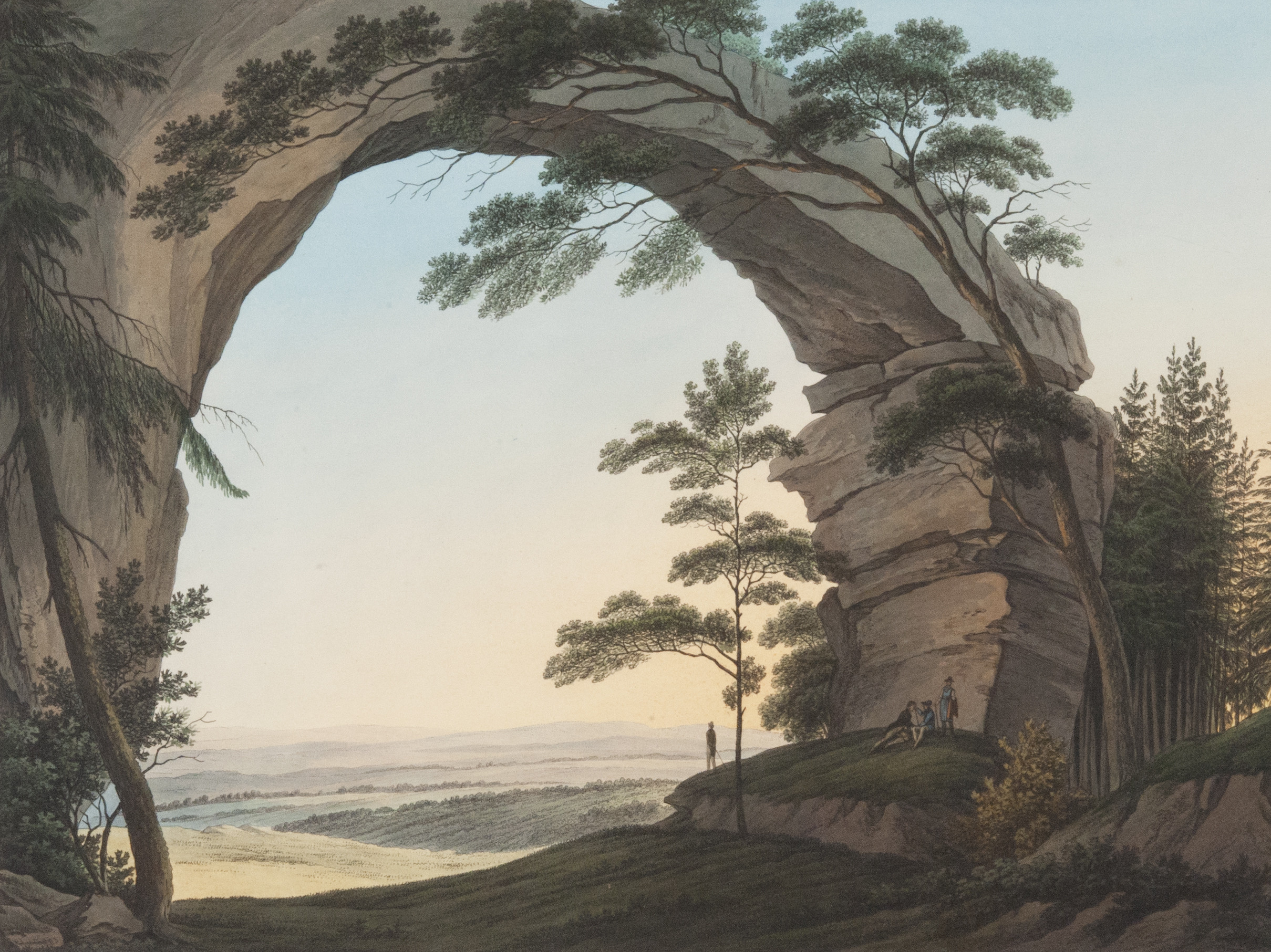 KI generiert: Das Bild zeigt einen natürlichen Felsbogen mit Bäumen darauf, unter dem einige Menschen stehen und den Ausblick auf eine weite Landschaft genießen. Der Hauptinhalt ist die beeindruckende Naturformation in einer idyllischen Landschaftsszene.
